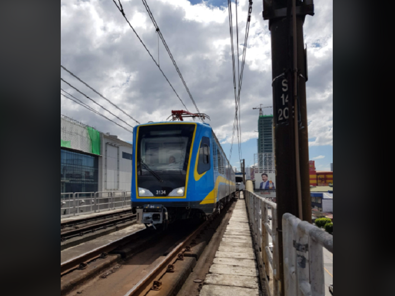Tatlong Dalian train sets bumibiyahe na sa MRT-3