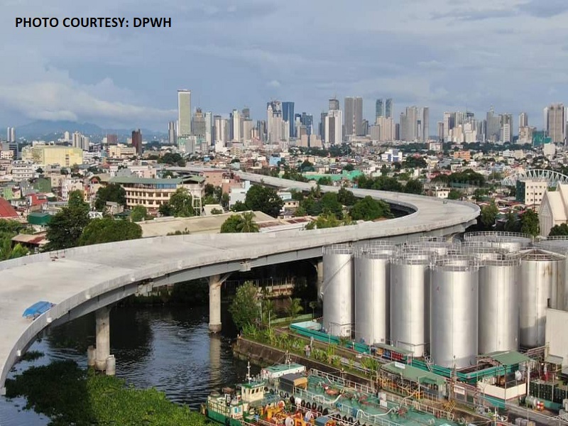 Final girder ng Skyway Stage 3 project ikinakabit na