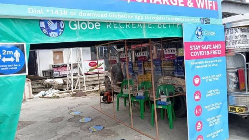 Globe naglagay ng “libreng tawag”, charging at WiFi stations sa mga lugar na sinalanta ng bagyo sa Marinduque at Oriental Mindoro