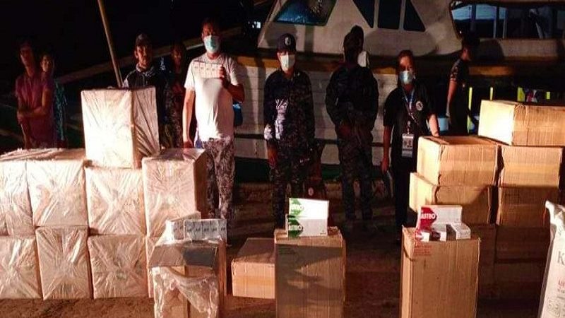 Kahun-kahong smuggled na sigarilyo nakumpiska ng Coast Guard lulan ng dalawang bangka sa Sulu
