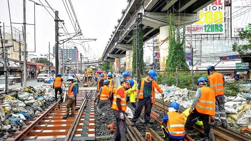 LOOK: Ikatlong araw ng pagsasaayos sa turnouts sa Taft Ave. Station ng MRT-3