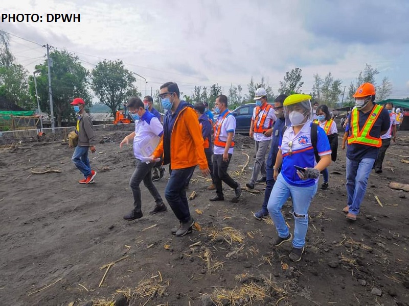 26 na road sections na napinsala ng Super Typhoon Rolly nabuksan na ng DPWH