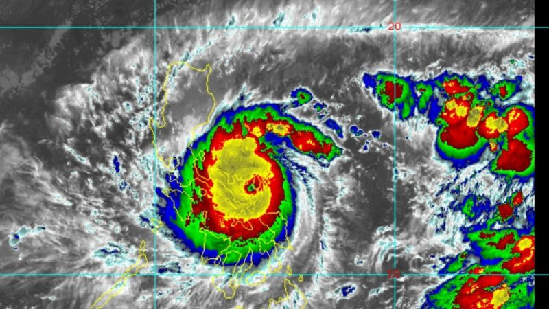 Super Typhoon Rolly nag-landfall na sa Bato, Catanduanes; Signal #5 nakataas sa Catanduanes, Albay at eastern portion ng CamSur