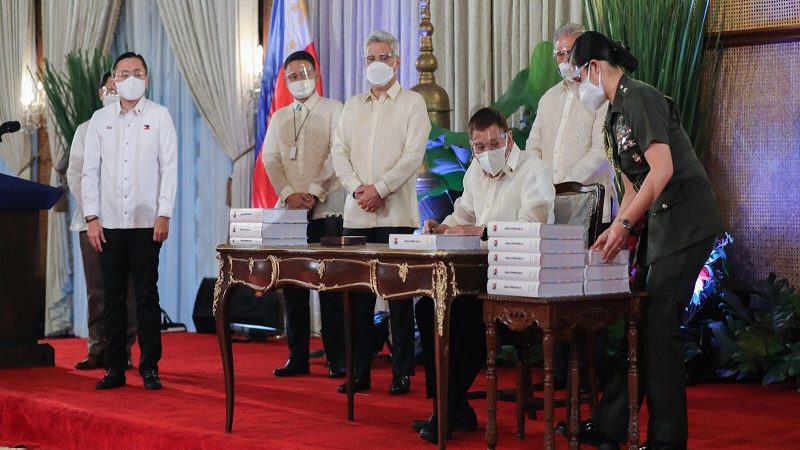 P4.5T national budget nilagdaan na ni Pangulong Duterte