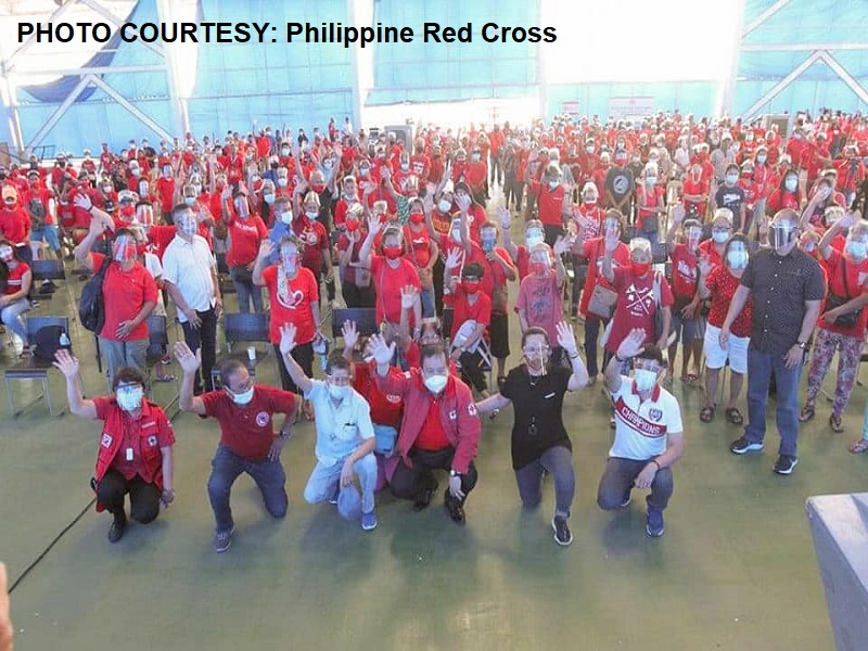 LOOK: 833 na pamilya tumanggap ng tulong-pinansyal mula sa Red Cross