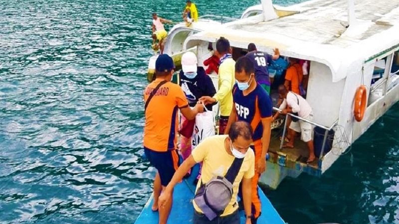 27 sakay ng nagkaproblemang motorbanca sa Surigao Del Noret nailigtas ng Coast Guard