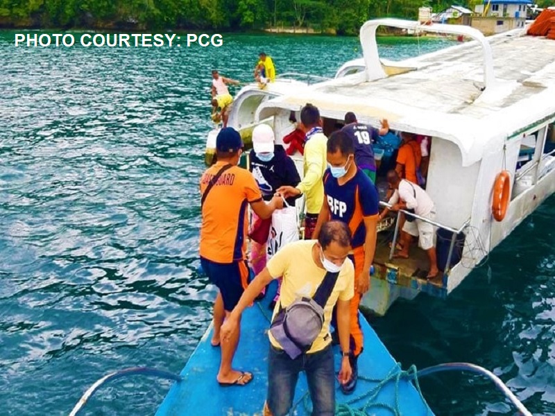 27 sakay ng nagkaproblemang motorbanca sa Surigao Del Noret nailigtas ng Coast Guard