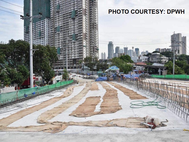 Bahagi ng tulay na mag-uugnay sa BGC at Ortigas bubuksan na sa Mayo