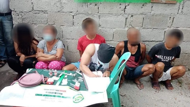 Drug den sa Mabalacat, Pampanga nabuwag ng PDEA at PNP; 5 ang arestado