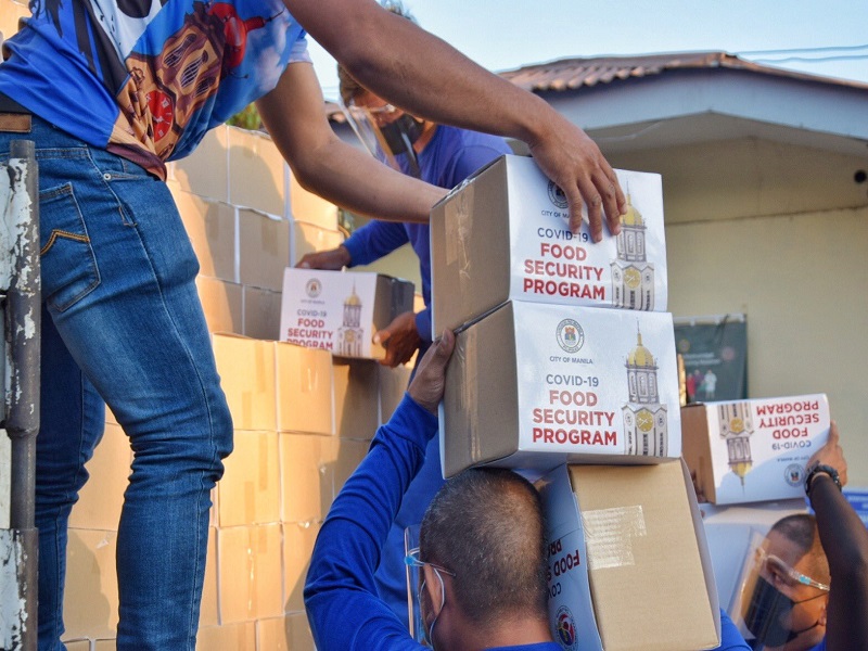 Food boxes ipinamahagi sa mga barangay na sakop ng lockdown sa Maynila