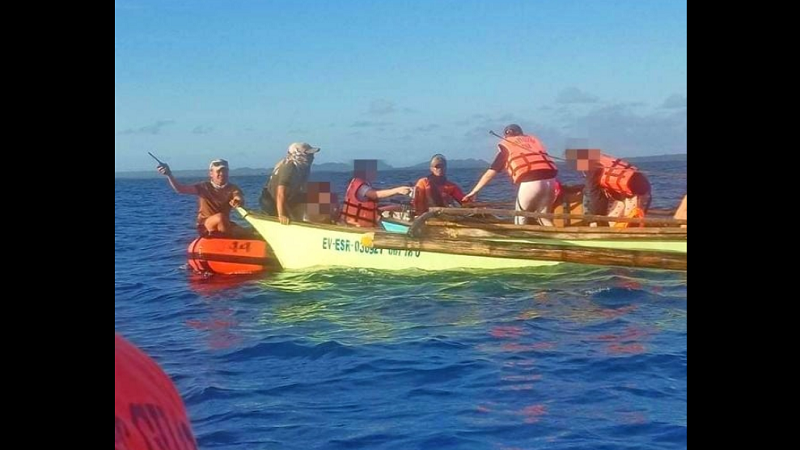 Pitong pasahero ng isang bangka na tumaob sa karagatan ng Eastern Samar nailigtas ng Coast Guard