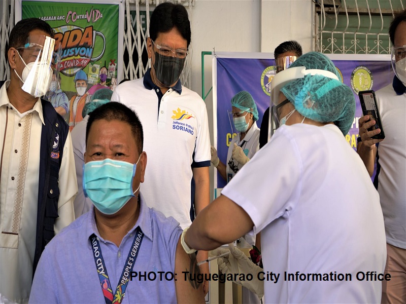 Healthworkers sa Tuguegarao City People’s General Hospital tumanggap na ng bakuna kontra COVID-19