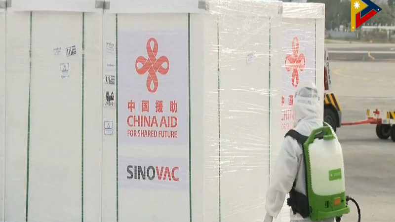 Dagdag na 400,000 pang doses ng Sinovac vaccine na donasyon ng China, dumating sa bansa