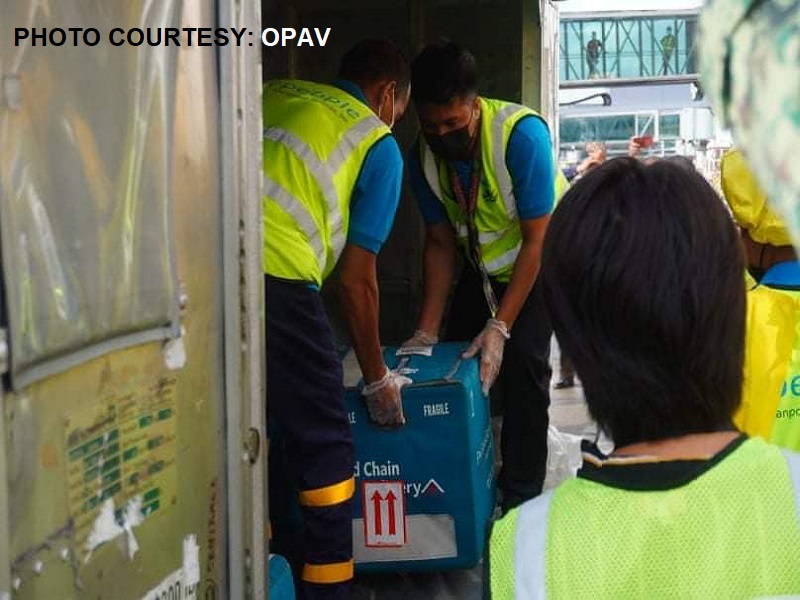 Mahigit 9,000 COVID-19 vaccines para sa Bohol at Negros Oriental dumating na