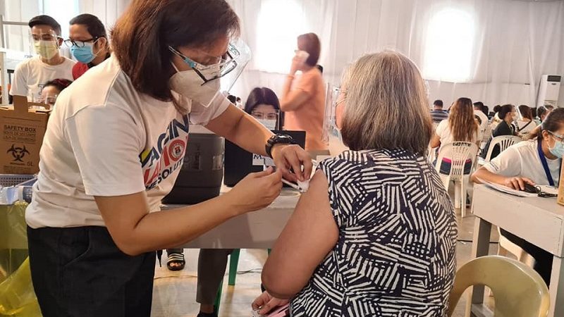 779 medical frontliners sa Maynila tumanggap na ng 2nd dose ng COVID-19 vaccine