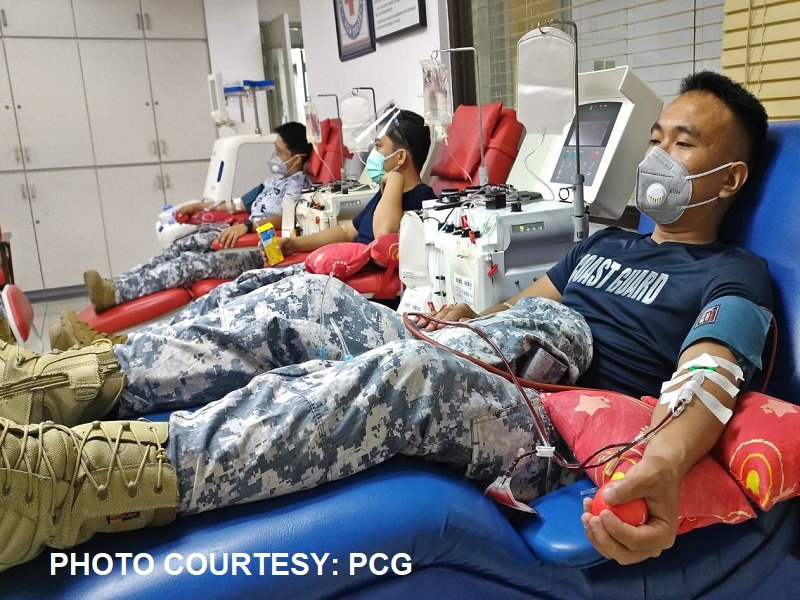 PCG personnel na gumaling sa COVID-19 nag-donate ng convalescent plasma