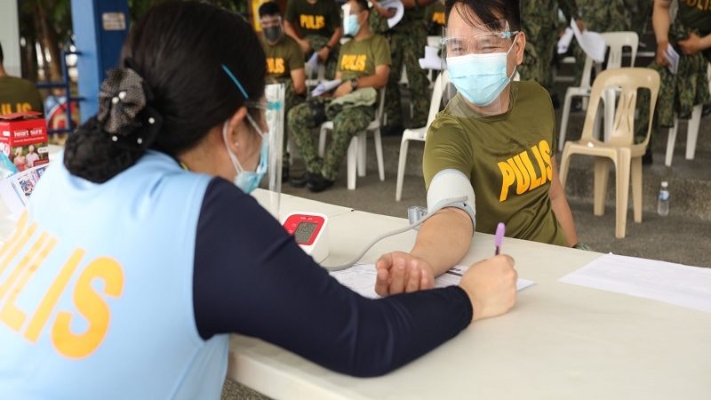 Mga tauhan ng QCPD sinimulan nang bakunahan kontra COVID-19