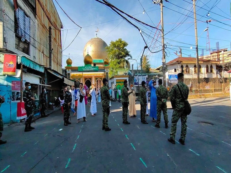 Physical distancing mahigpit na pinairal sa pagsasagawa ng Morning Prayer sa Golden Mosque sa Quiapo, Maynila