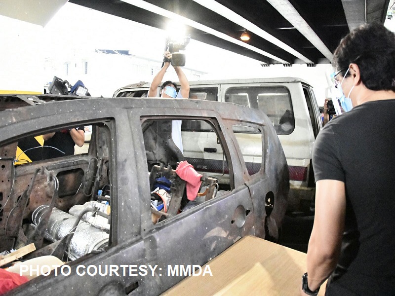 Mga sasakyan at iba pang gamit na itinatambak sa ilalim ng mga flyover sa EDSA pinaaalis ng MMDA