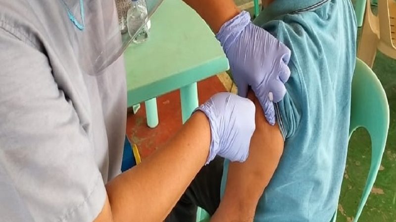 WATCH: Suplay ng COVID-19 vaccine sa Real, Quezon kapos pa rin