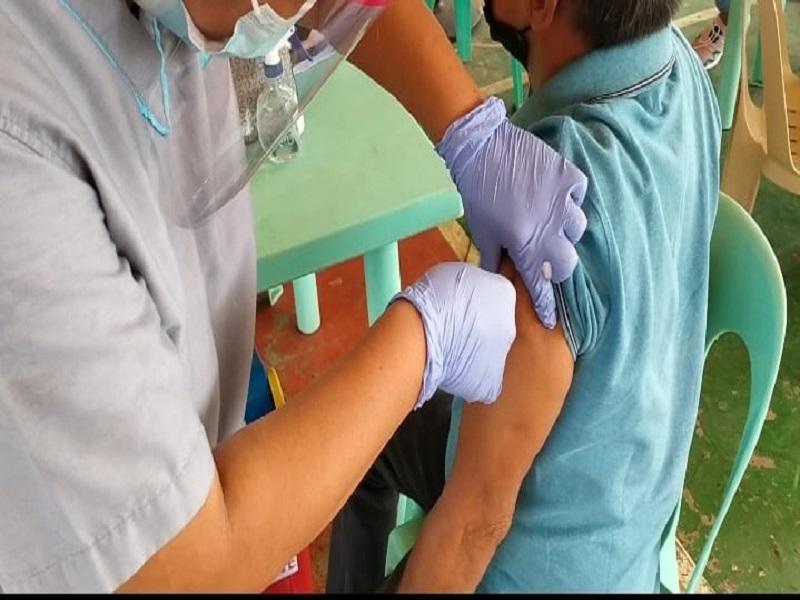 WATCH: Suplay ng COVID-19 vaccine sa Real, Quezon kapos pa rin