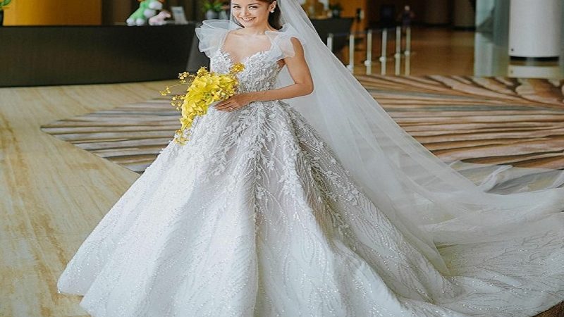 LOOK: Kris Bernal ibinahagi ang mga larawan suot ang kaniyang wedding gown na likha ni Mark Tumang