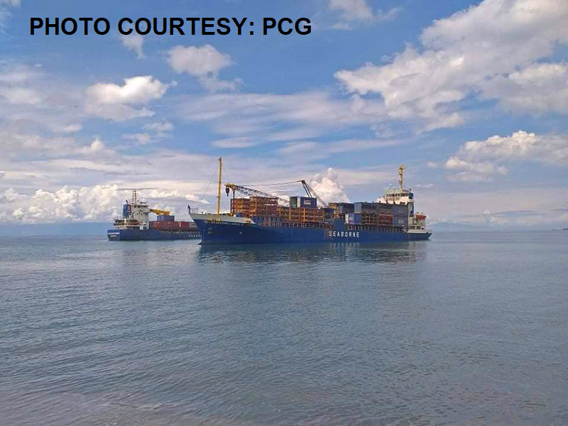 Dalawang cargo vessel nagkaproblema sa karagatang sakop ng Lobo, Batangas; 45 crew nailigtas