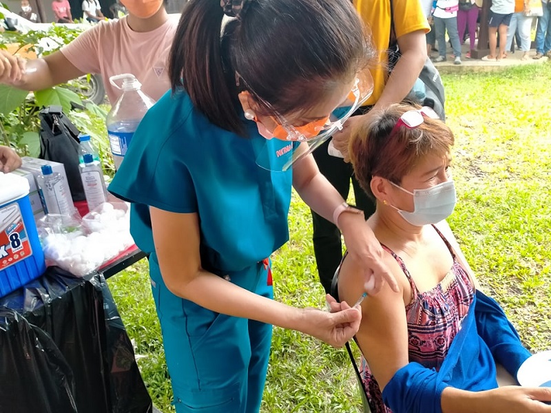 WATCH: Libreng flu vaccination para sa mga taga Real, Quezon