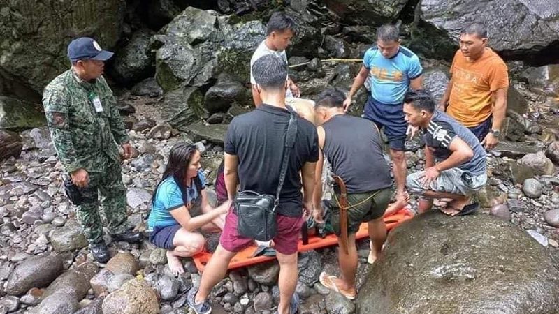 Ginang, nahulog sa falls sa Biliran nailigtas ng dalawang pulis