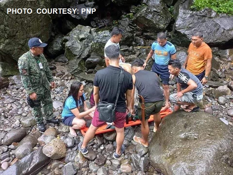 Ginang, nahulog sa falls sa Biliran nailigtas ng dalawang pulis