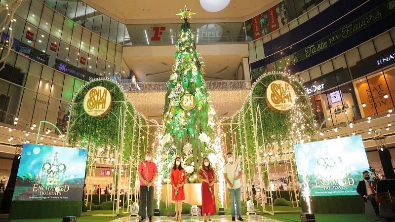 LOOK: Enchanted Holiday display sa SM North EDSA