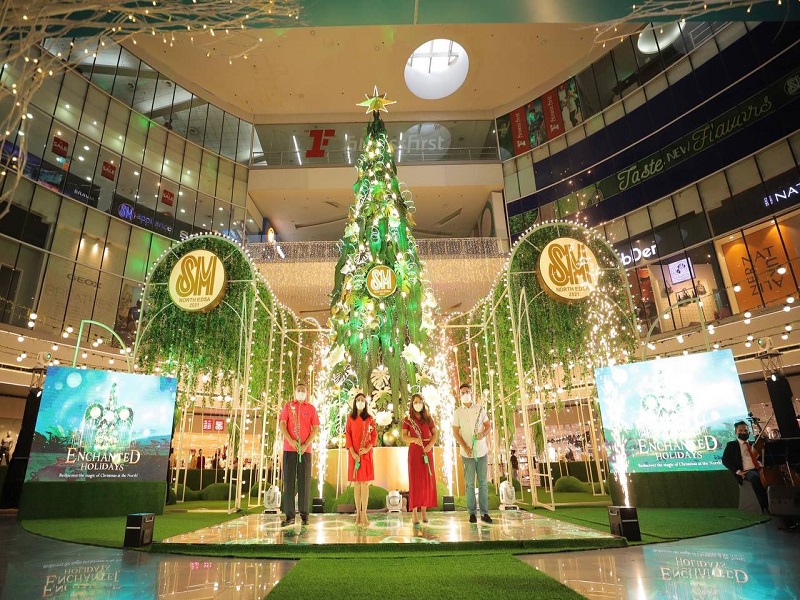 LOOK: Enchanted Holiday display sa SM North EDSA