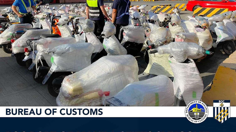 Smuggled na mga jetski at motorsiklo nakumpiska ng Customs
