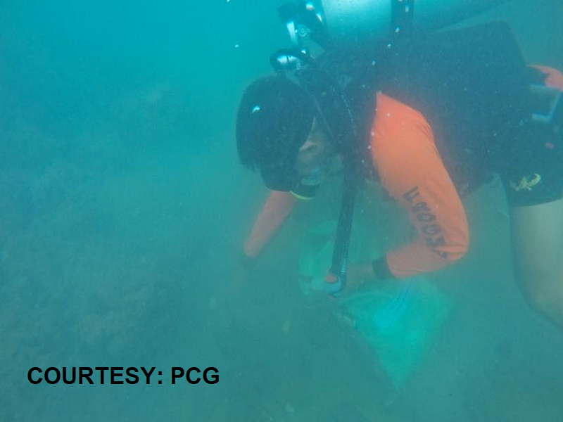 14 na sako ng basura nakulekta sa isinagawang underwater clean-up ng Coast Guard sa Cavite