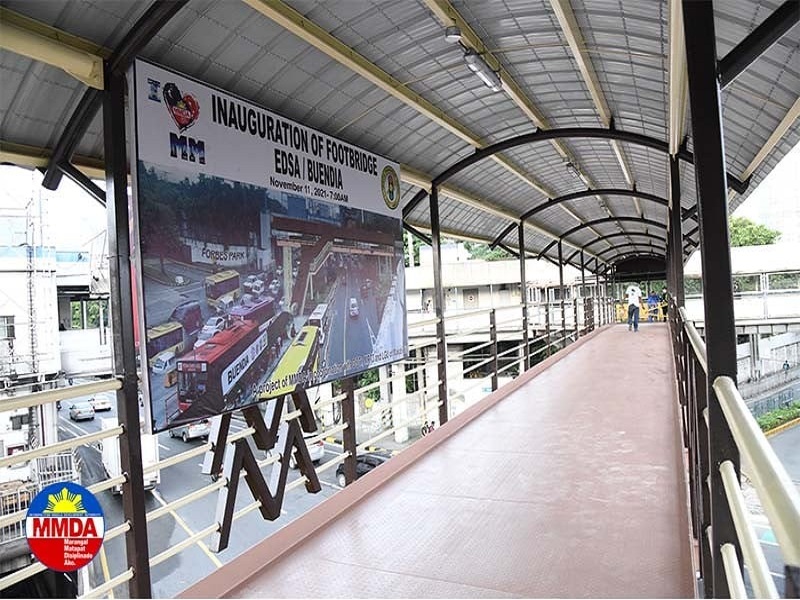 LOOK: Bagong Buendia Footbridge bukas na sa publiko