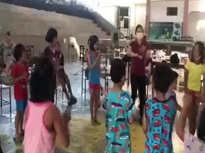 Mga bata sa evacuation center sa Kabankalan, Bukidnon isinailalim sa play therapy