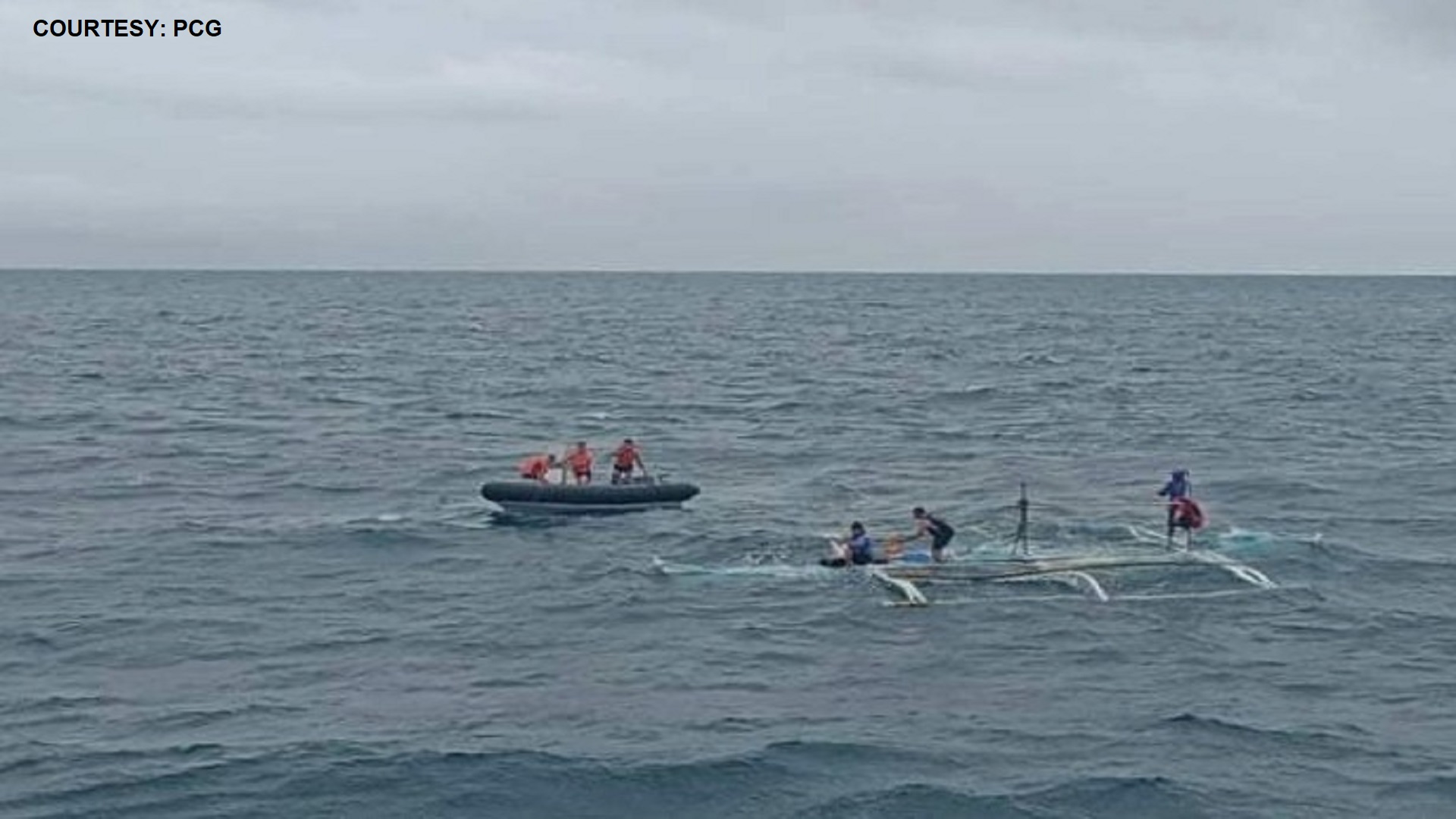 Tatlong mangingisda nailigtas ng Coast Guard sa Surigao Del Norte