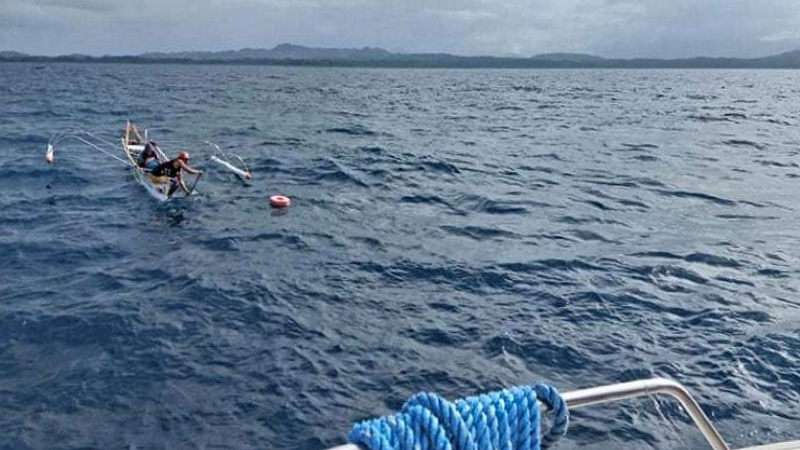 Limang sakay ng lumubog na bangka sa Surigao del Norte nailigtas ng Coast Guard