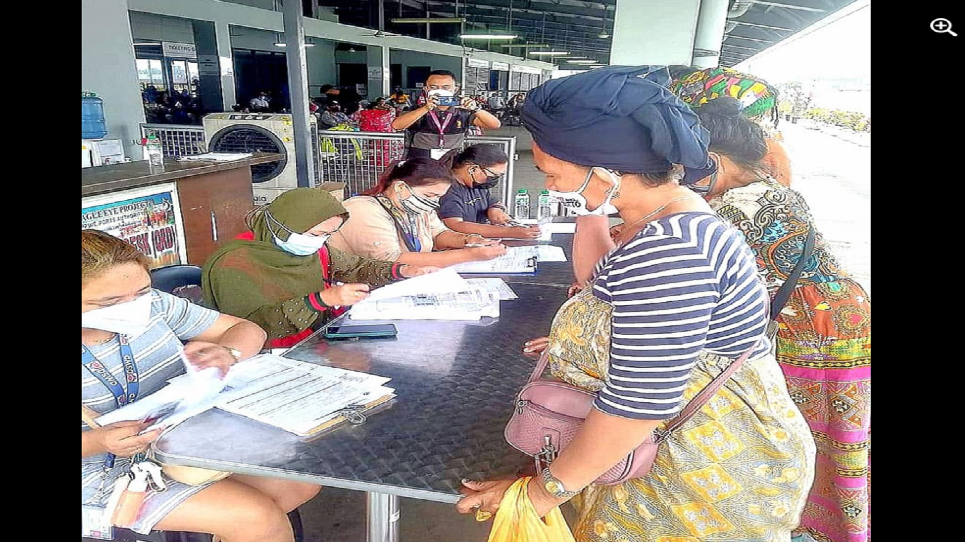 Badjao families na stranded sa Manila North Harbor dahil sa pinaiiral na “No Vax No Ride” policy binigyang-ayuda ng pamahalaan