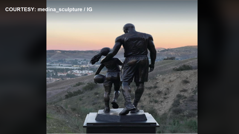 Sculpture ng mag-amang Kobe Bryant at Gianna itinayo sa crash site sa California