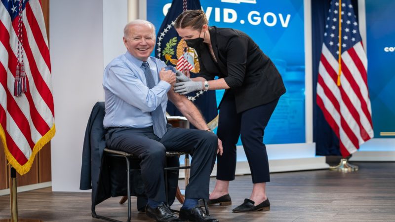 US Pres. Joe Biden tumanggap na ng ikalawang booster shot ng COVID-19 vaccine