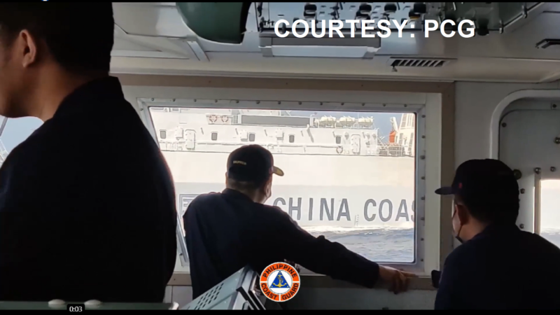 PANOORIN: Barko ng China nilapitan ang barko ng Philippine Coast Guard sa Bajo de Masinloc