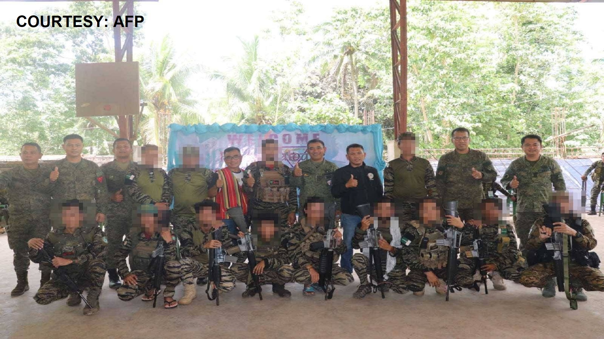 ASG leader at 10 pang kasamahan, sumuko sa Basilan