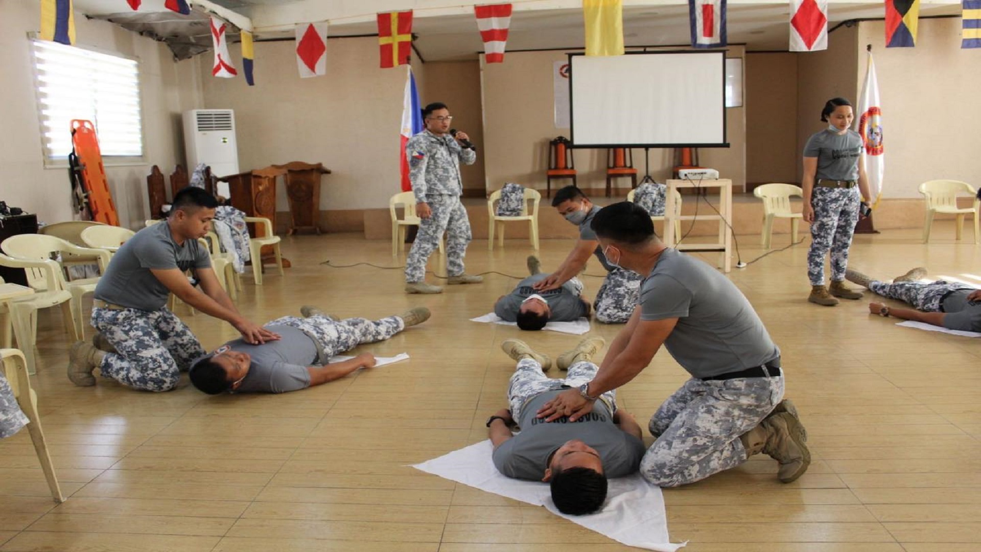 Mga tauhan ng Coast Guard sa Central Visayas isinailalim sa water search and rescue