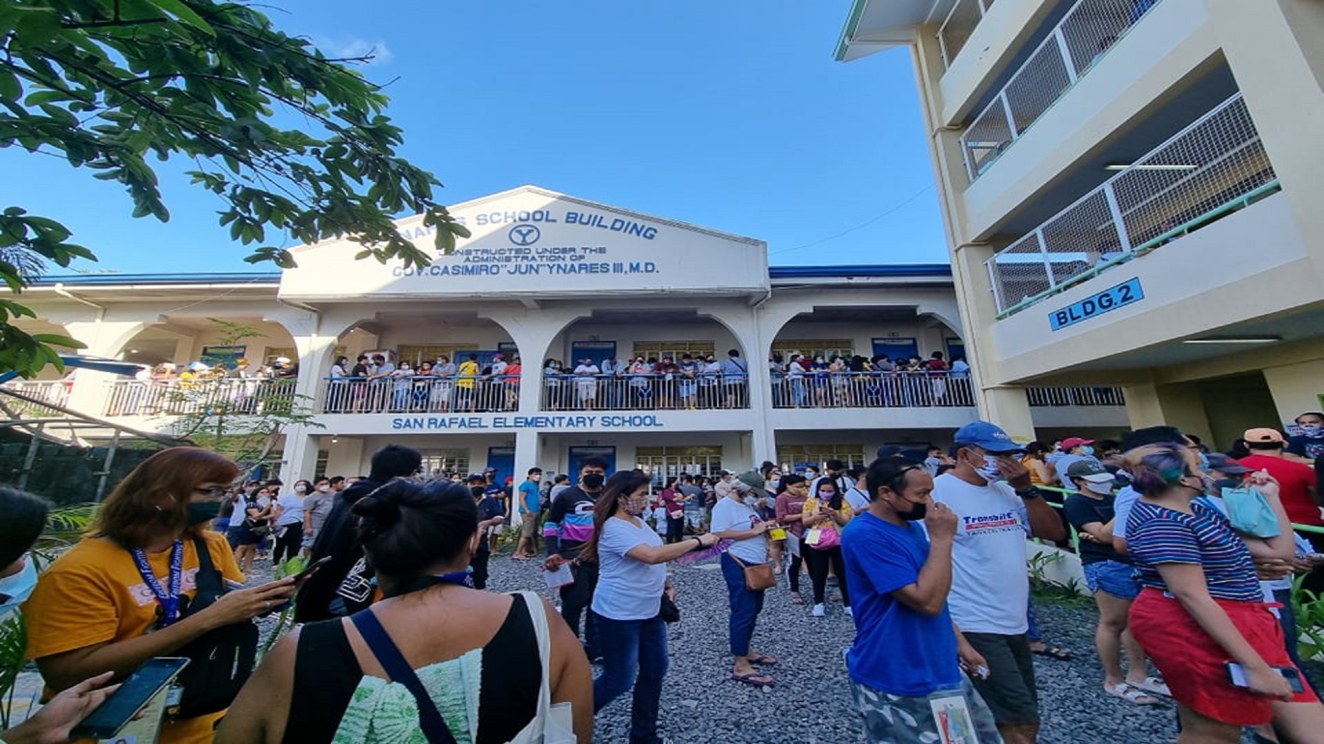 Mahabang pila, pumalyang VCM ilan lamang sa mga naranasang problema sa pagbubukas ng botohan