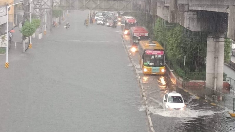 Baha sa bahagi ng EDSA nagdulot ng matinding traffic