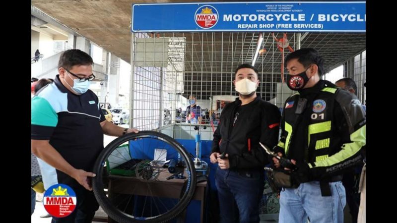 MMDA naglunsad ng isa pang motorcycle at bicycle repair station sa EDSA