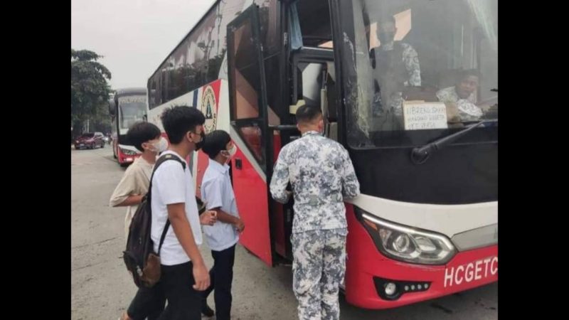 Coast Guard buses nagbigay ng libreng sakay sa pagsisimula ng klase ngayong araw