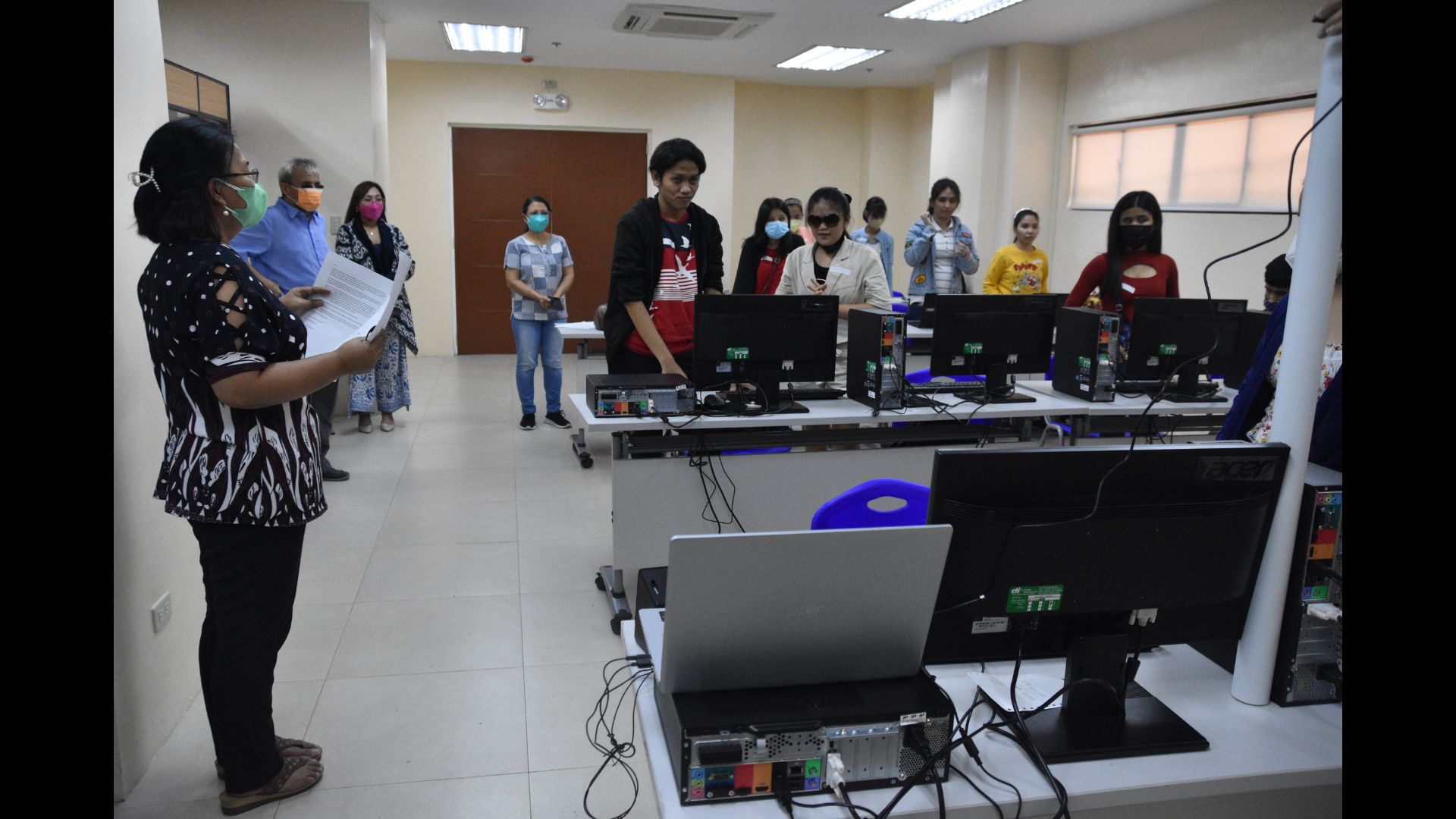 17 blind students sumasailalim sa computer training program