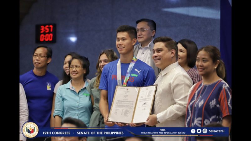 Pinoy pole vaulter EJ Obiena binigyang-parangal ng senado